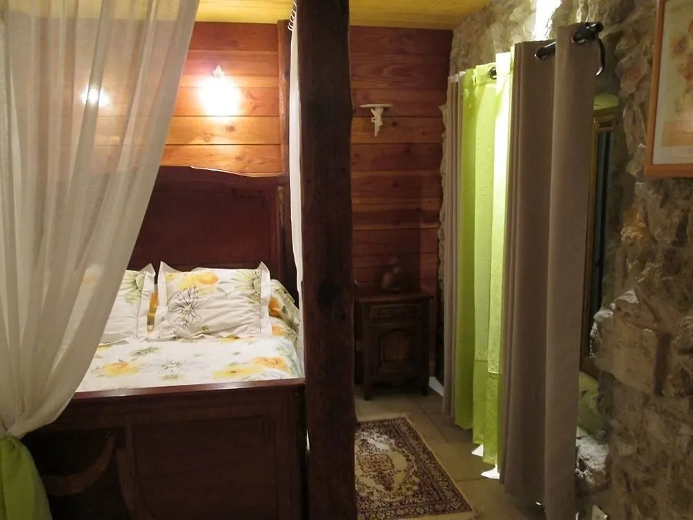 Le Mas Vieux Graveson Bed & Breakfast