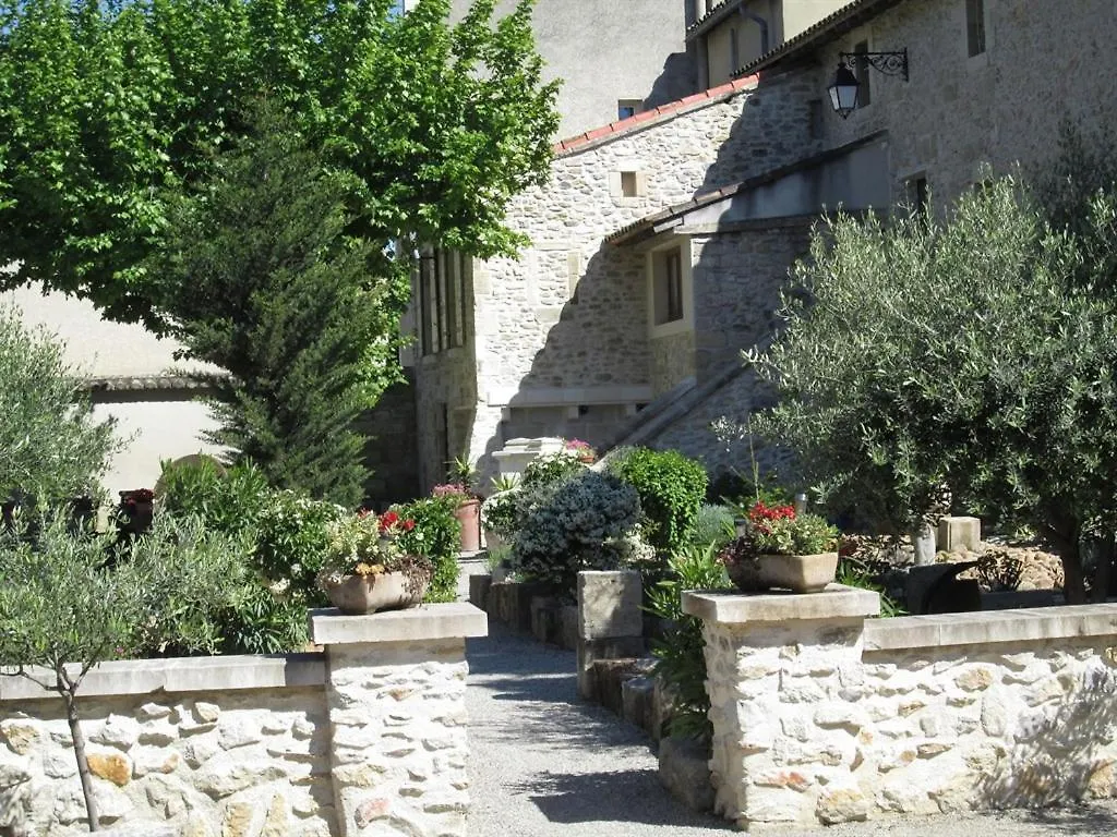 Le Mas Vieux Graveson Bed & Breakfast