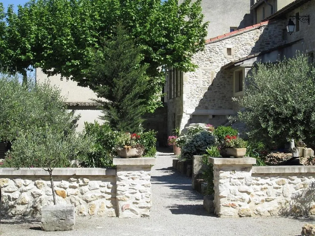Le Mas Vieux Graveson Bed & Breakfast