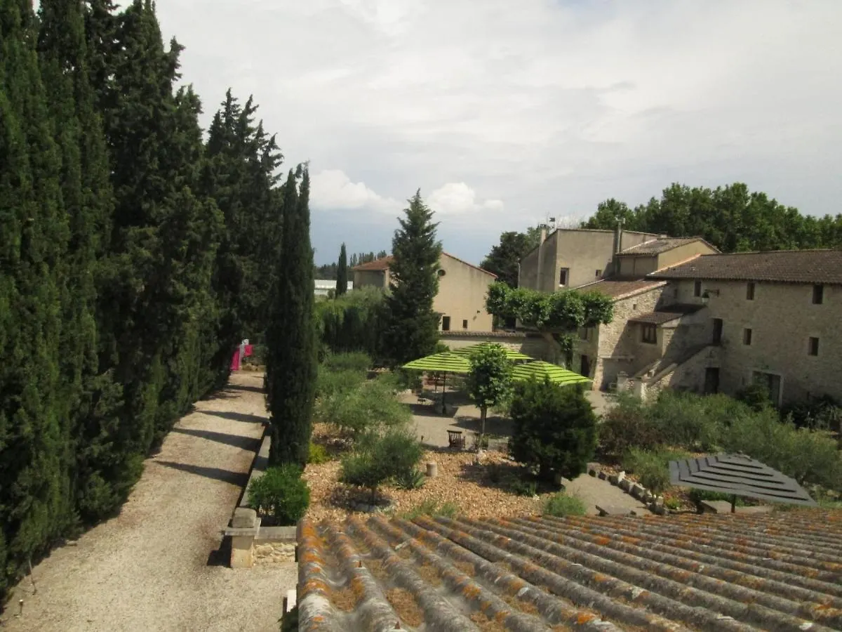 Le Mas Vieux Graveson Bed & Breakfast